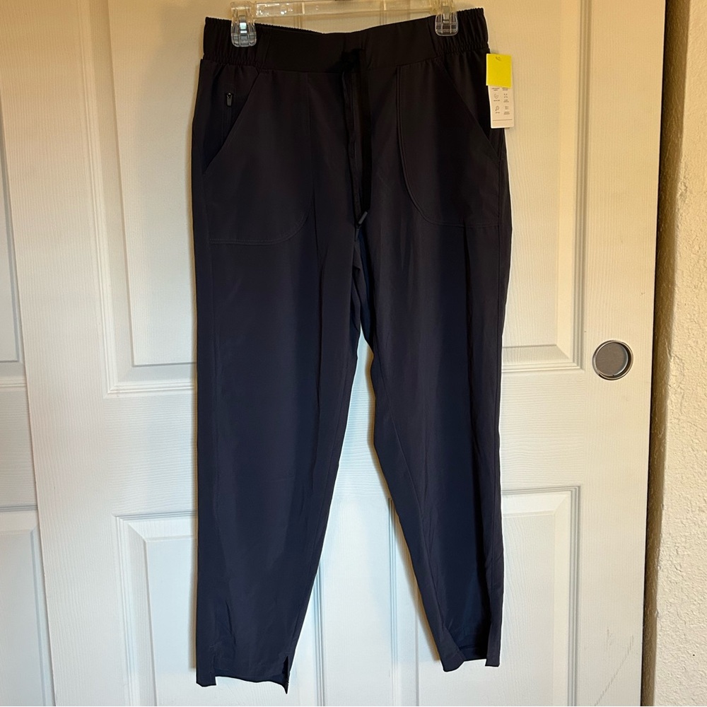 NWT All In Motion mid-rise pant